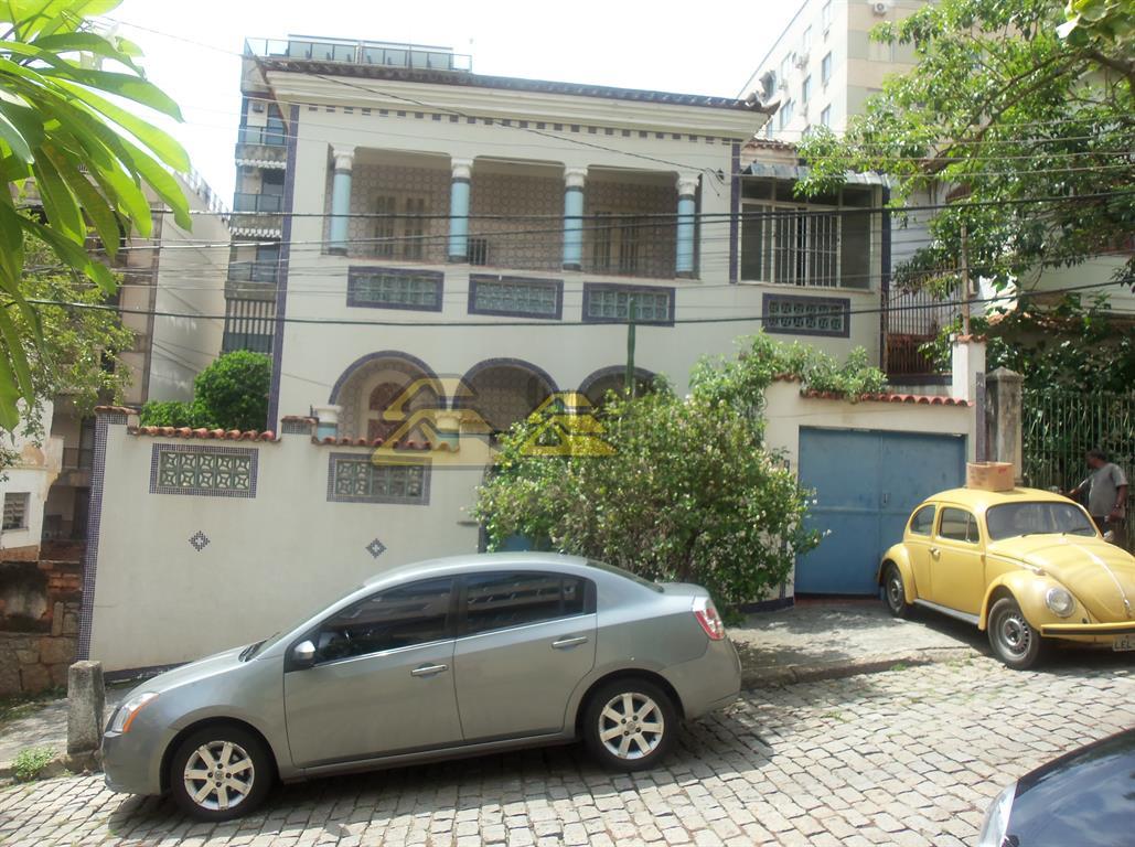 Casa à venda com 10 quartos, 376m² - Foto 1