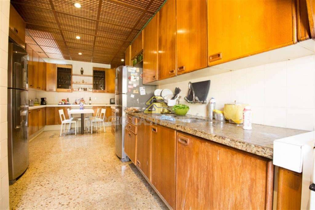 Casa à venda com 6 quartos, 700m² - Foto 12