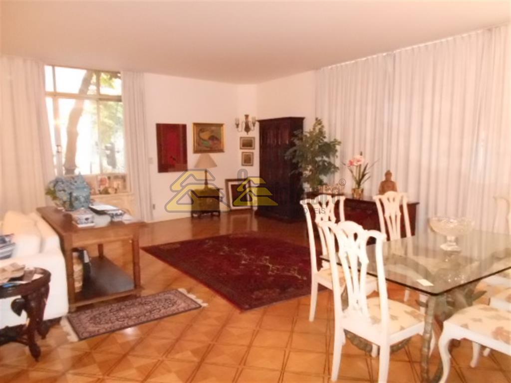 Apartamento à venda com 3 quartos, 200m² - Foto 2