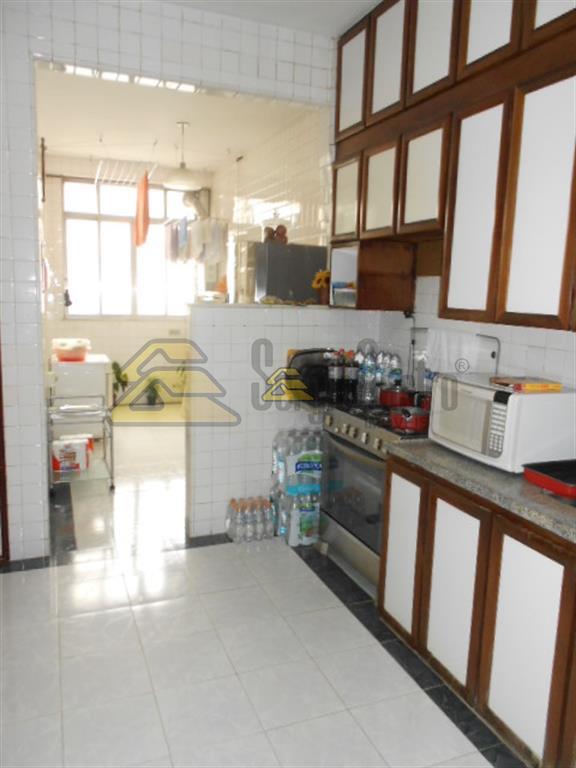 Apartamento à venda com 3 quartos, 200m² - Foto 12