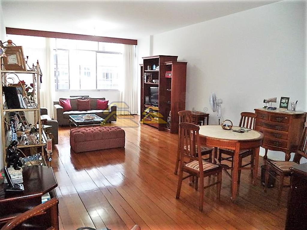 Apartamento à venda com 3 quartos, 206m² - Foto 1