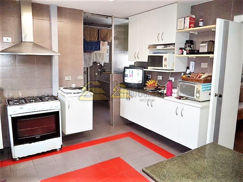 Apartamento à venda com 3 quartos, 206m² - Foto 13