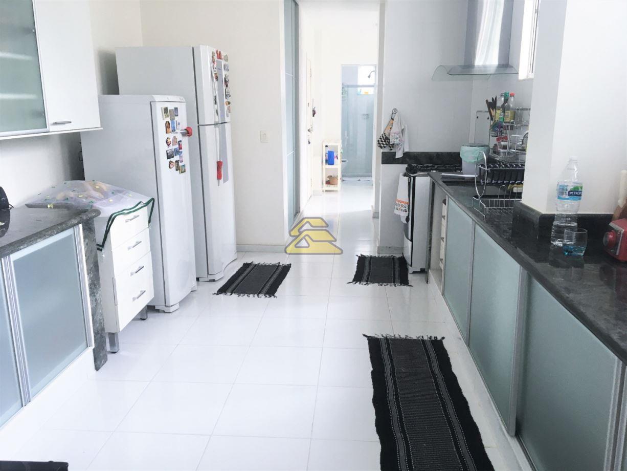 Apartamento à venda com 4 quartos, 240m² - Foto 18