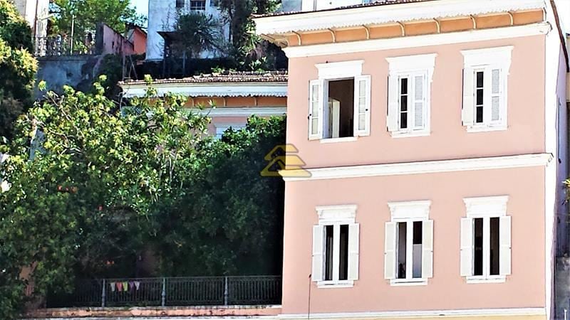 Casa à venda com 9 quartos, 127m² - Foto 2