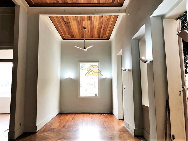 Casa à venda com 9 quartos, 127m² - Foto 16