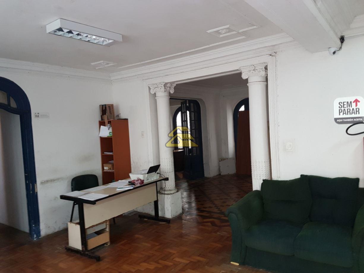 Prédio Inteiro para alugar com 8 quartos, 400m² - Foto 2