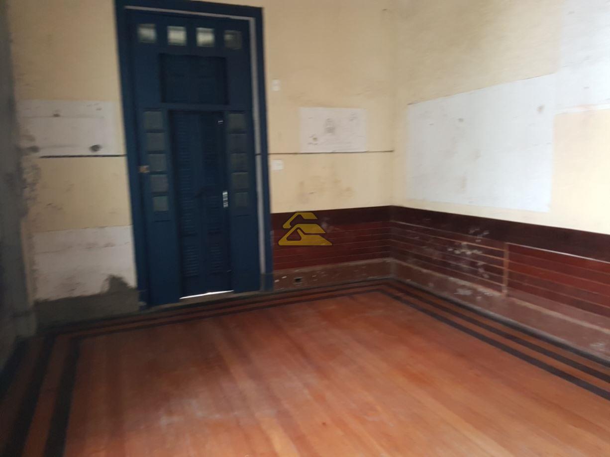 Prédio Inteiro para alugar com 8 quartos, 400m² - Foto 5