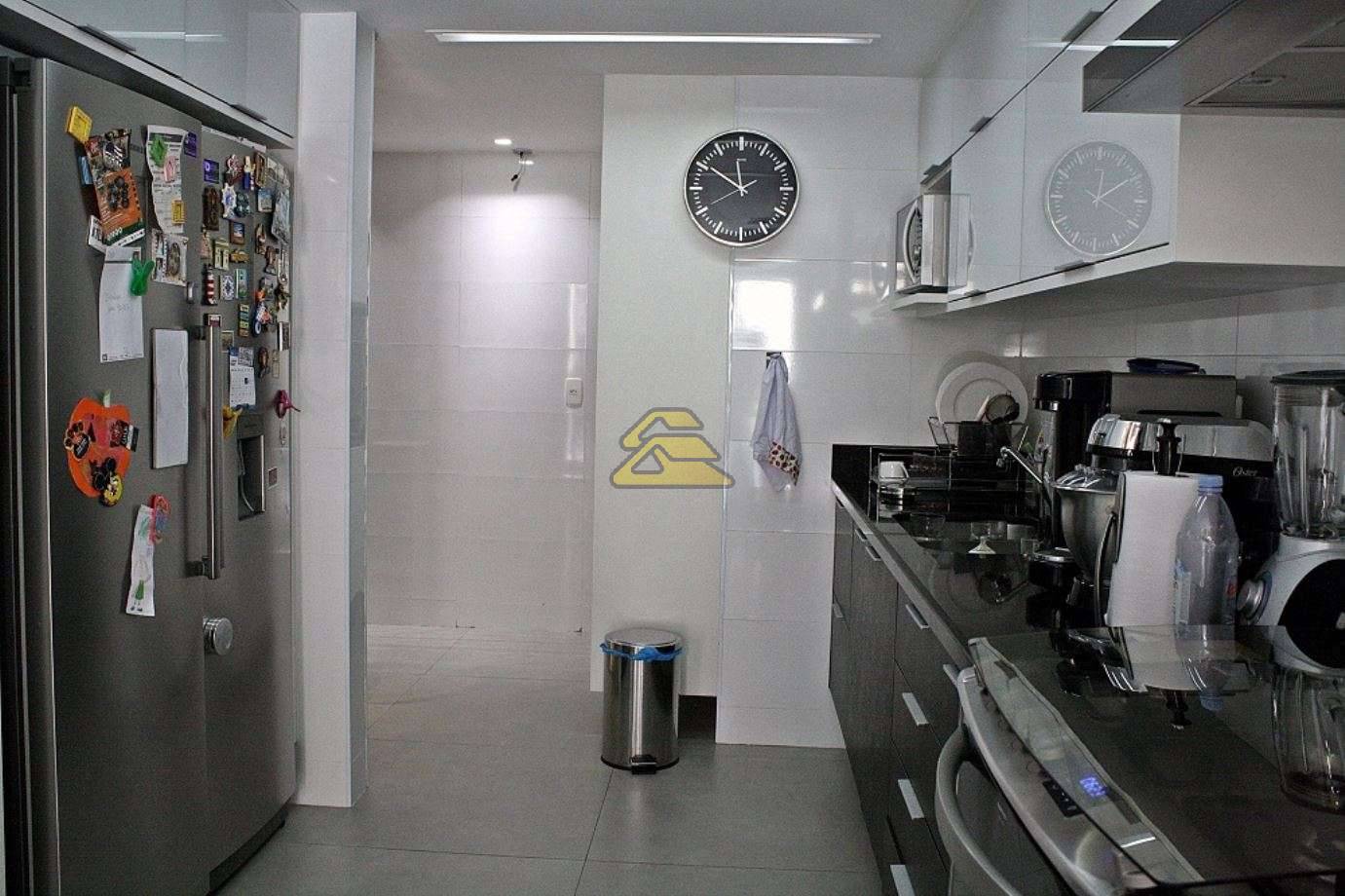 Apartamento à venda com 4 quartos, 221m² - Foto 29