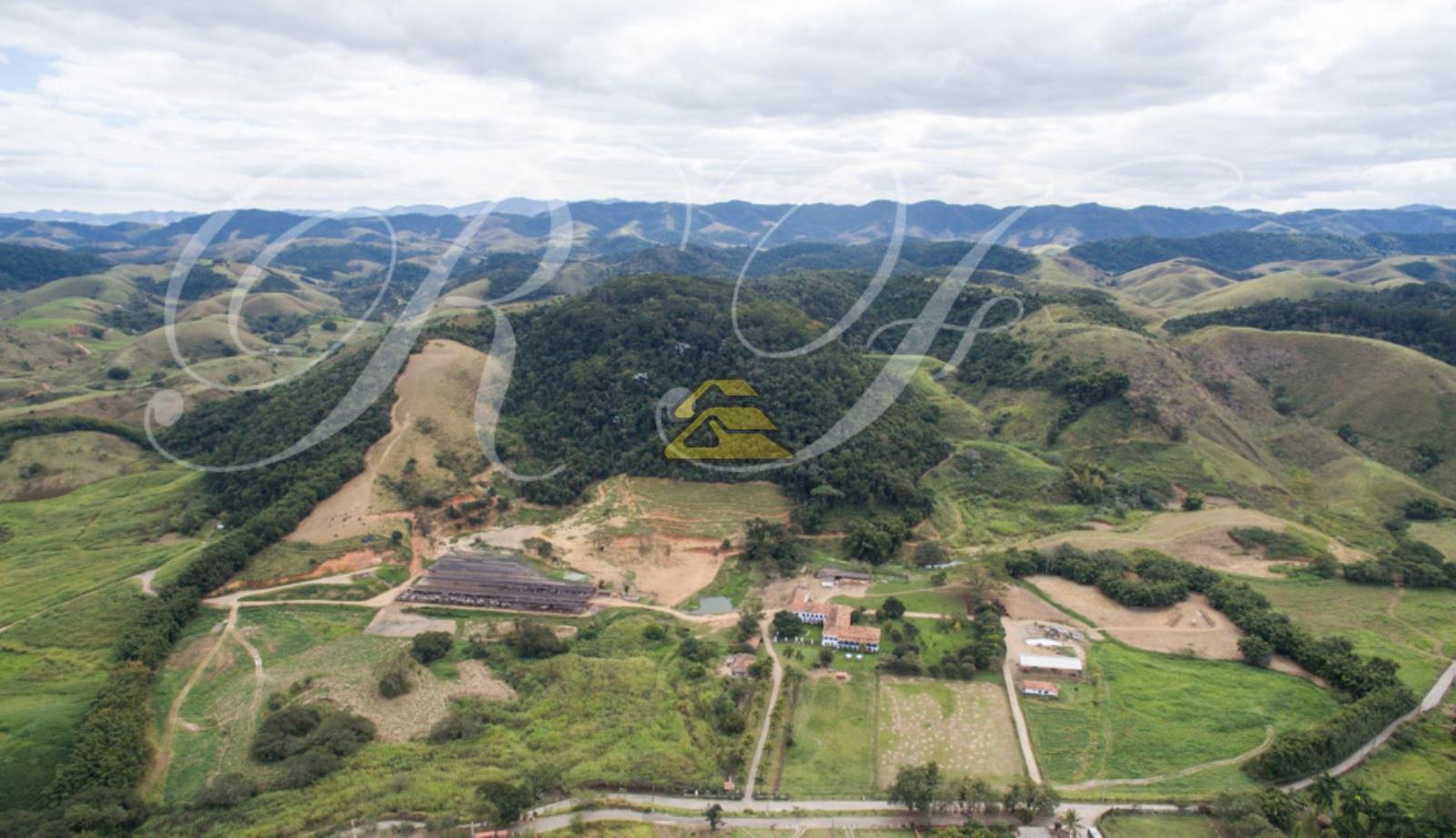 Fazenda à venda com 9 quartos, 242000m² - Foto 18