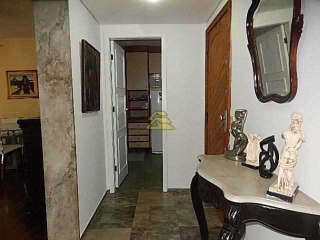 Apartamento à venda com 4 quartos, 215m² - Foto 2