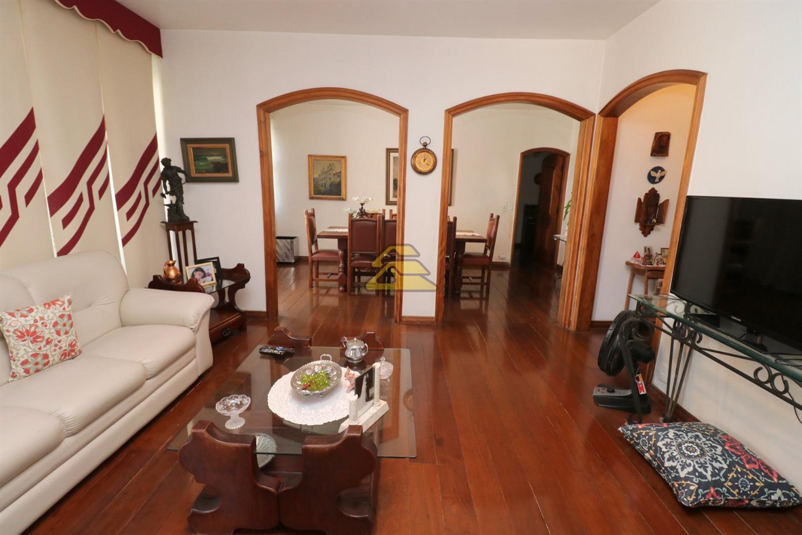 Apartamento à venda com 4 quartos, 160m² - Foto 1