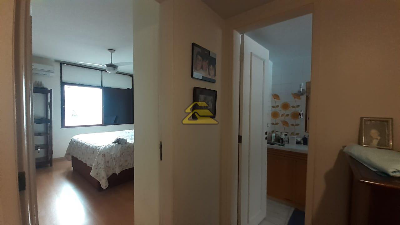 Casa à venda com 6 quartos, 360m² - Foto 23