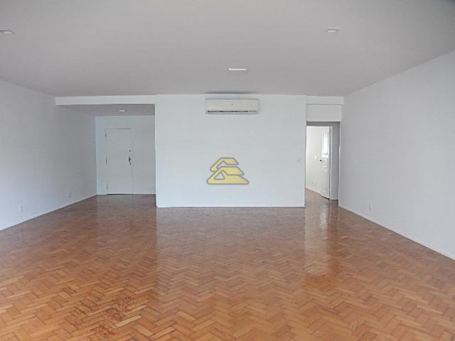 Apartamento à venda com 4 quartos, 265m² - Foto 2