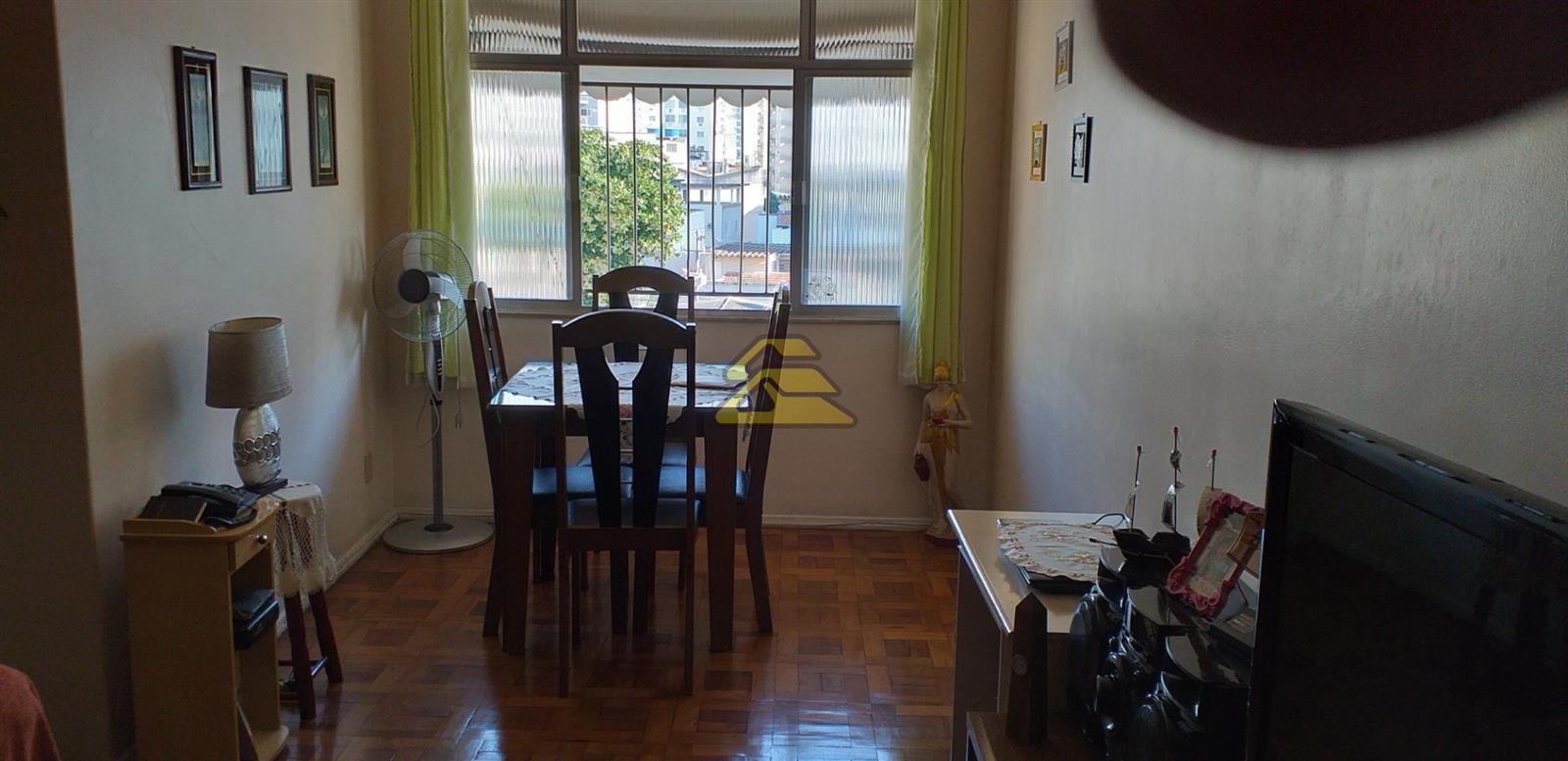 Apartamento à venda com 2 quartos, 70m² - Foto 1