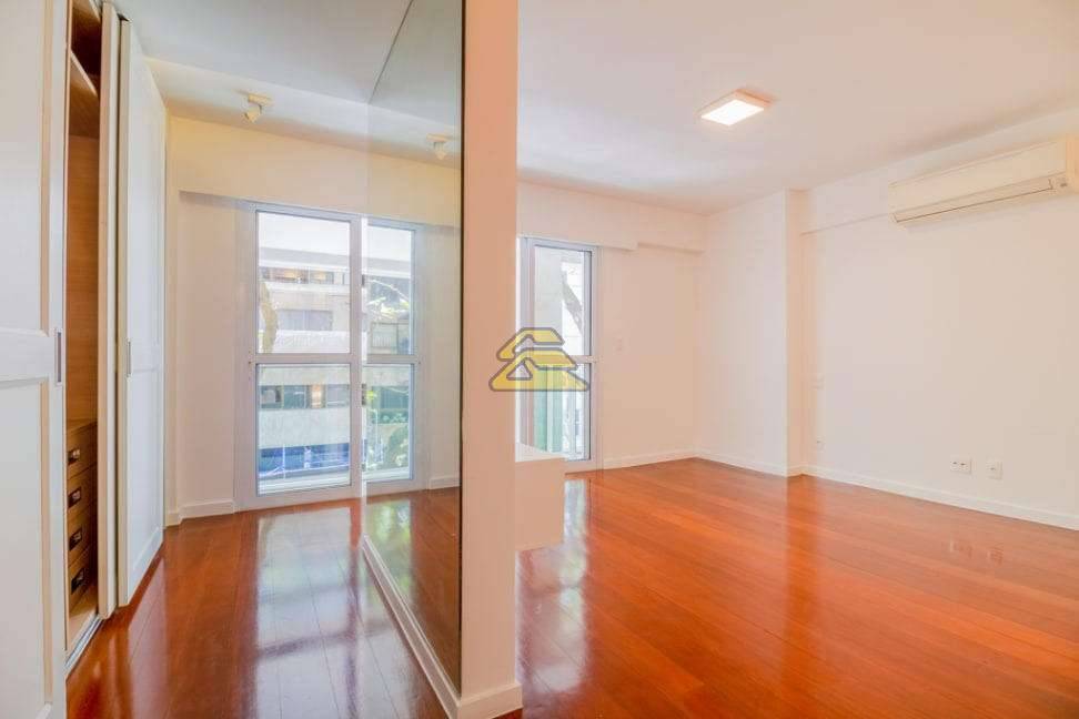 Apartamento à venda com 3 quartos, 199m² - Foto 11