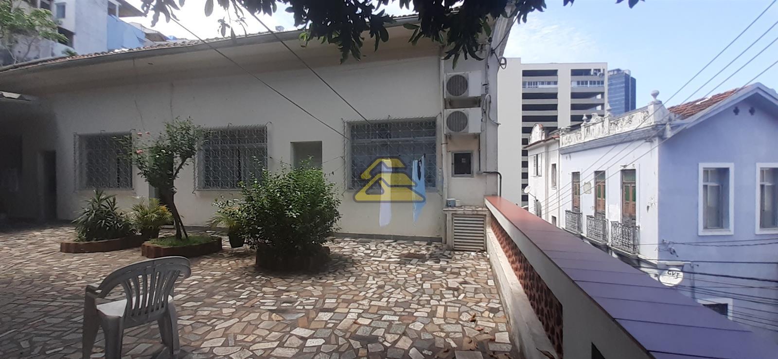 Casa à venda com 6 quartos, 140m² - Foto 19