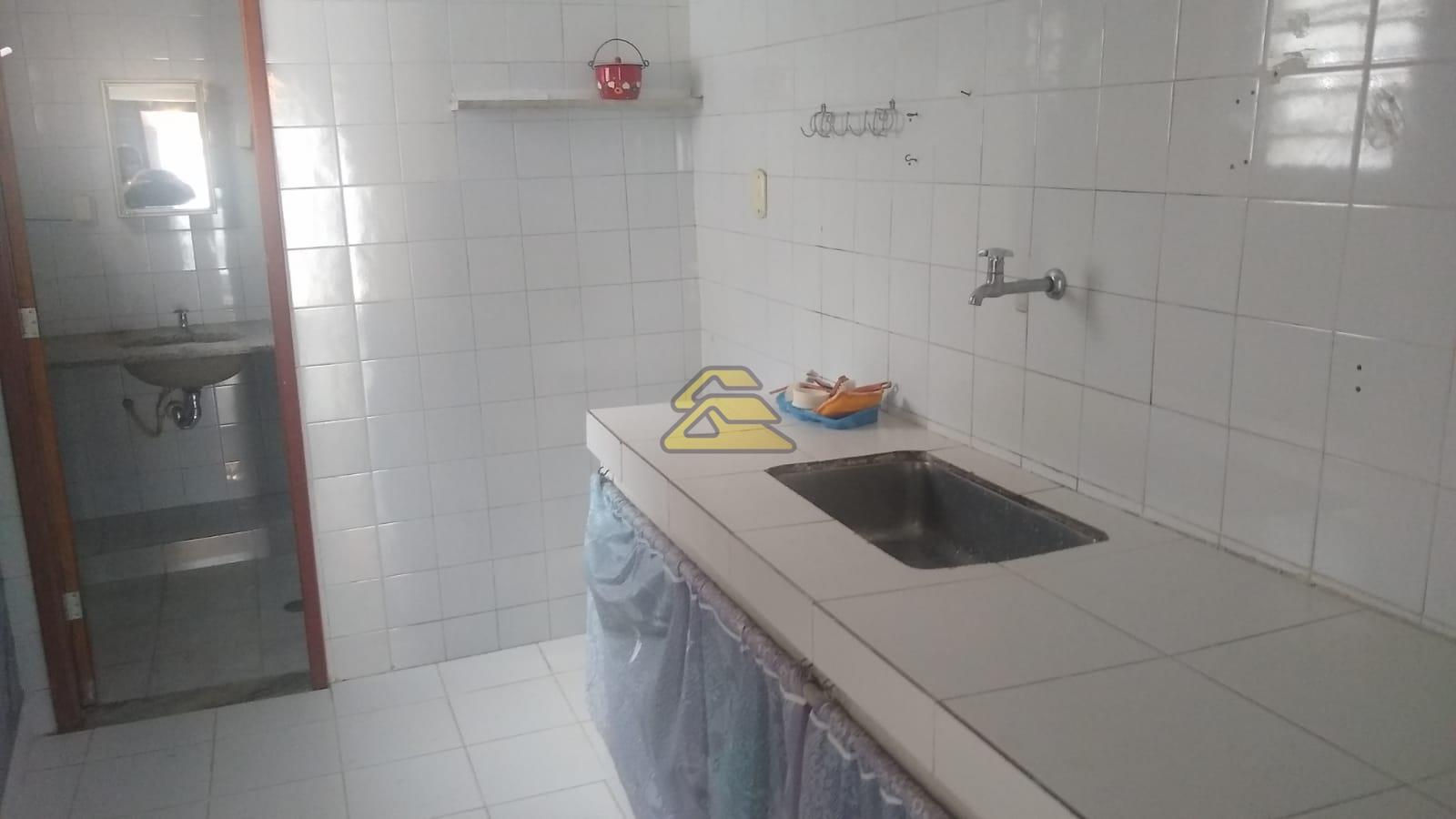 Casa à venda com 6 quartos, 240m² - Foto 20