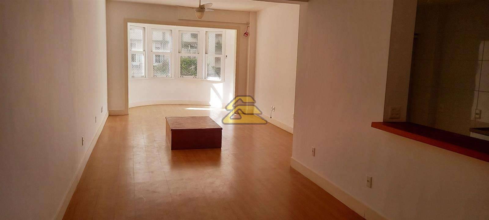 Apartamento à venda com 3 quartos, 130m² - Foto 2