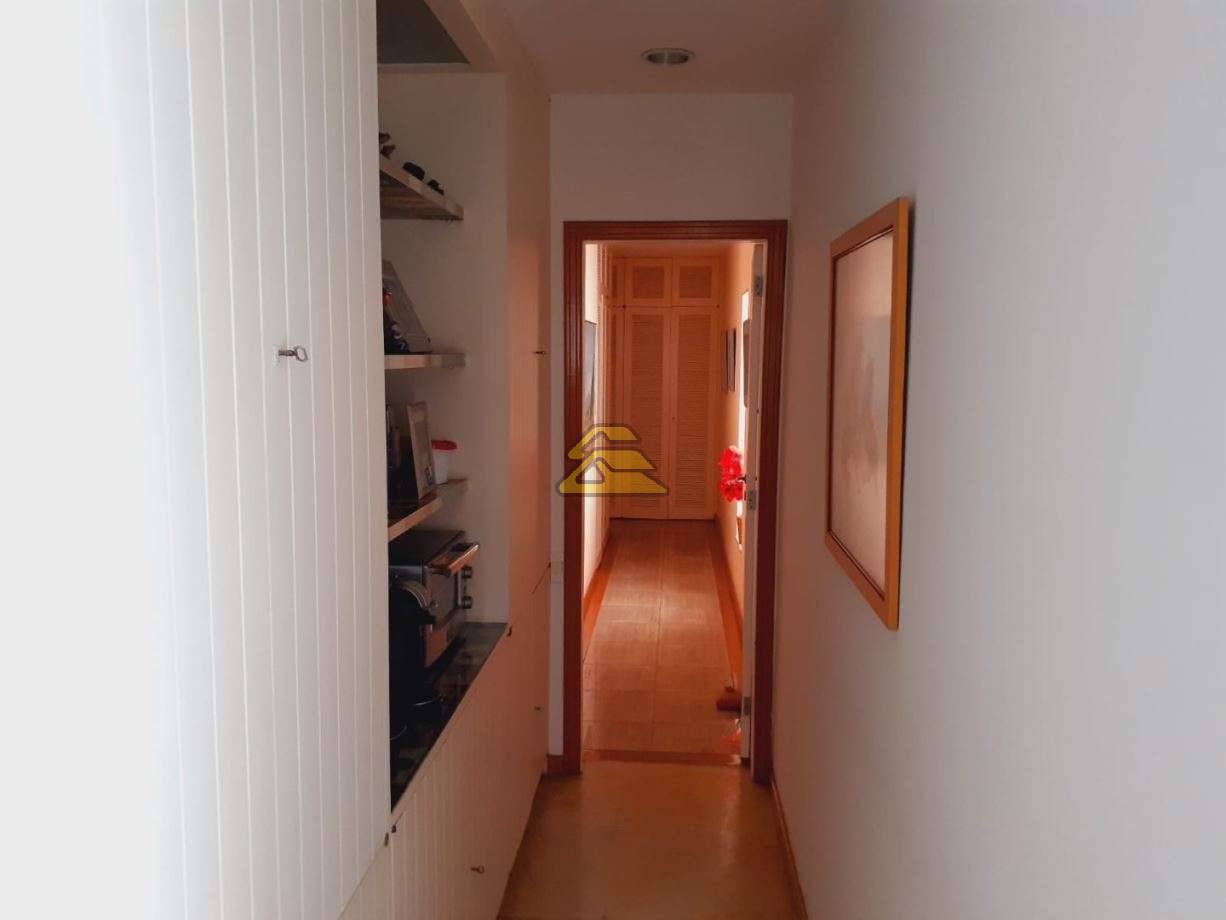 Apartamento à venda com 4 quartos, 240m² - Foto 18