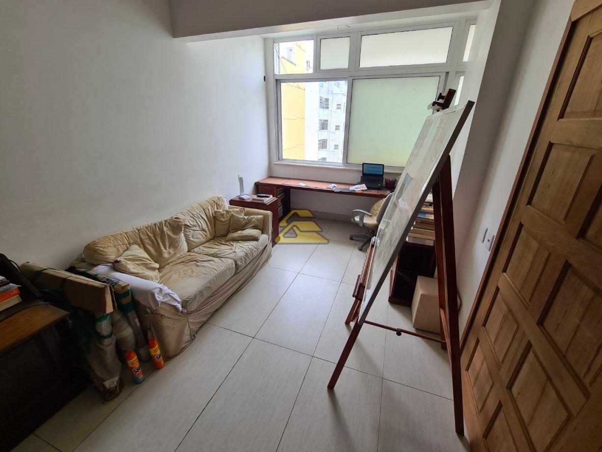 Apartamento à venda com 3 quartos, 180m² - Foto 2