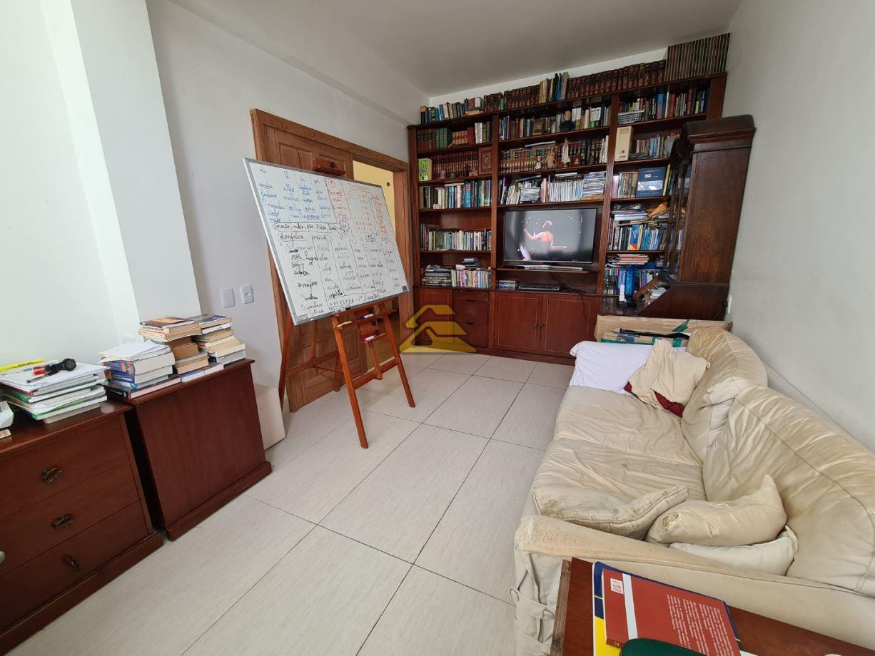 Apartamento à venda com 3 quartos, 180m² - Foto 1