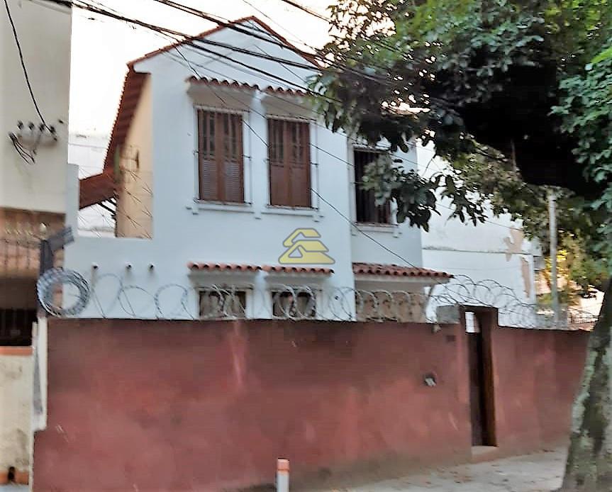 Casa à venda com 3 quartos, 100m² - Foto 1