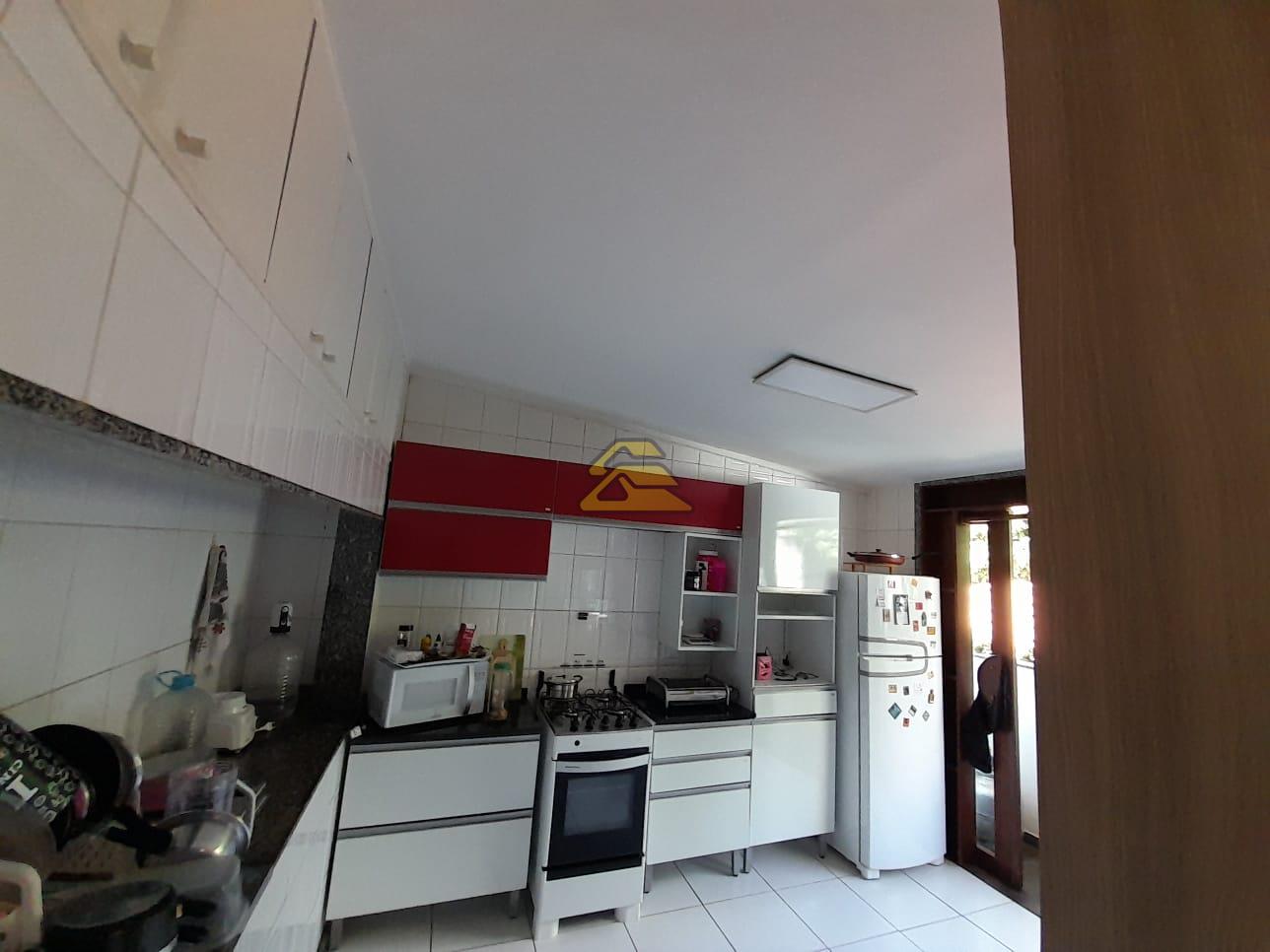 Casa à venda com 3 quartos, 298m² - Foto 9