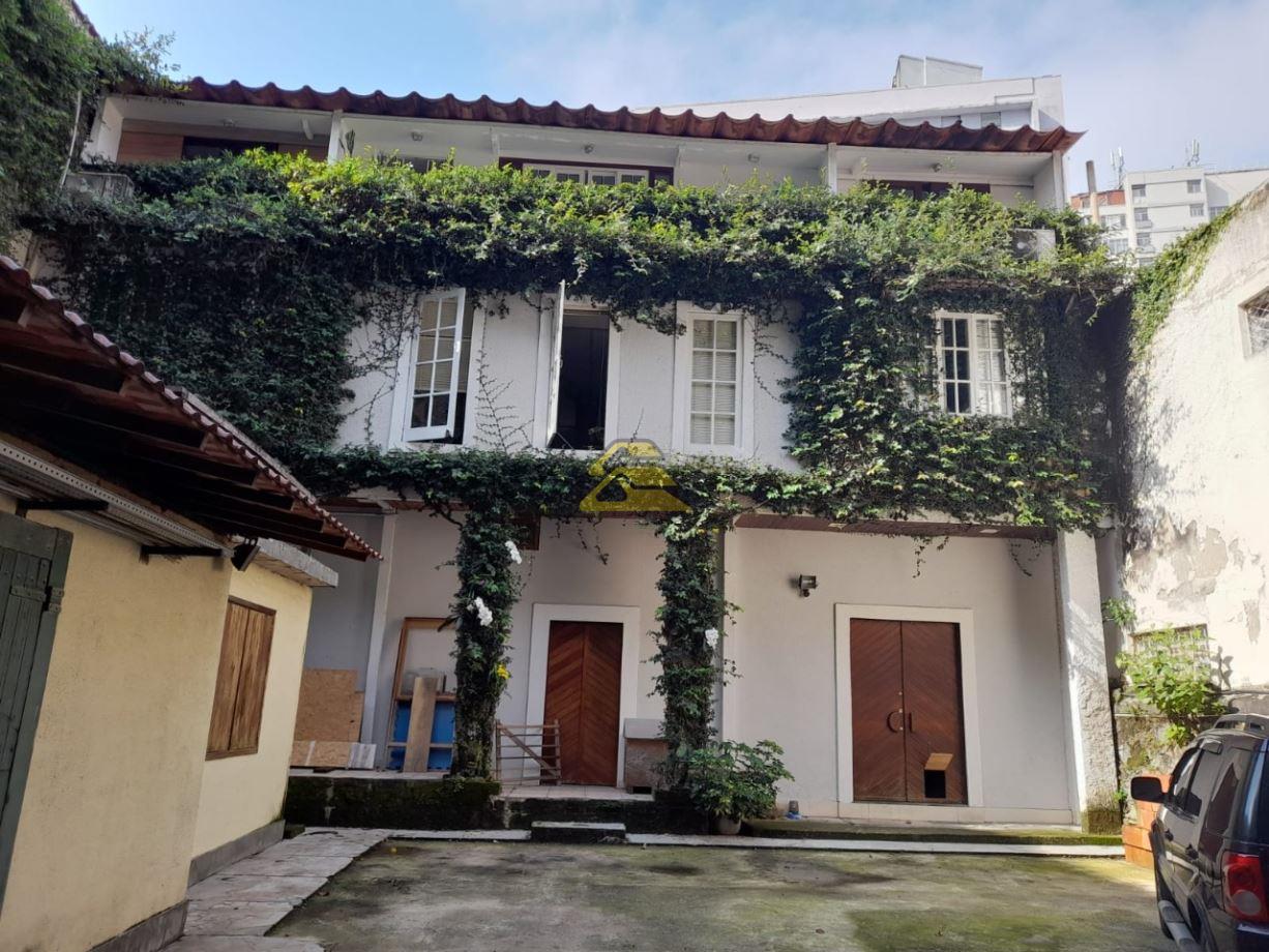 Casa à venda com 3 quartos, 298m² - Foto 1