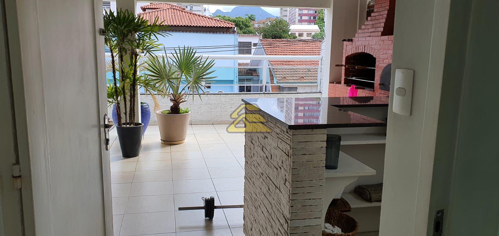 Casa à venda com 5 quartos, 238m² - Foto 3