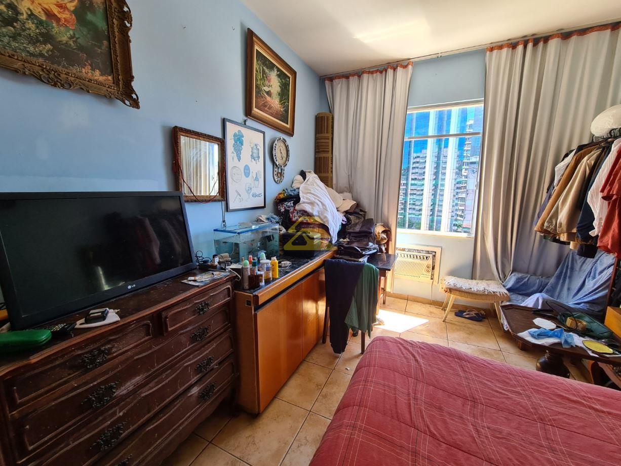 Apartamento à venda com 2 quartos, 70m² - Foto 12