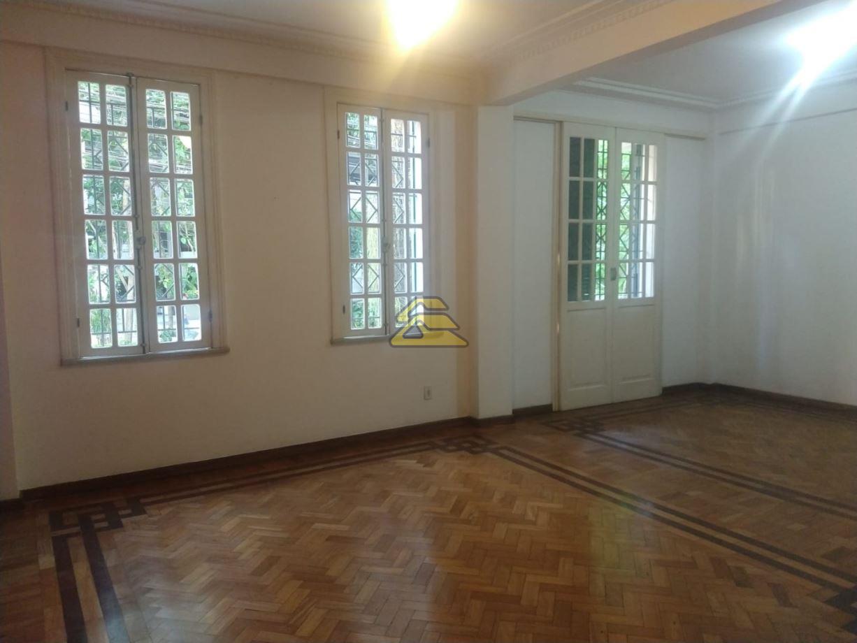 Apartamento à venda com 3 quartos, 151m² - Foto 2