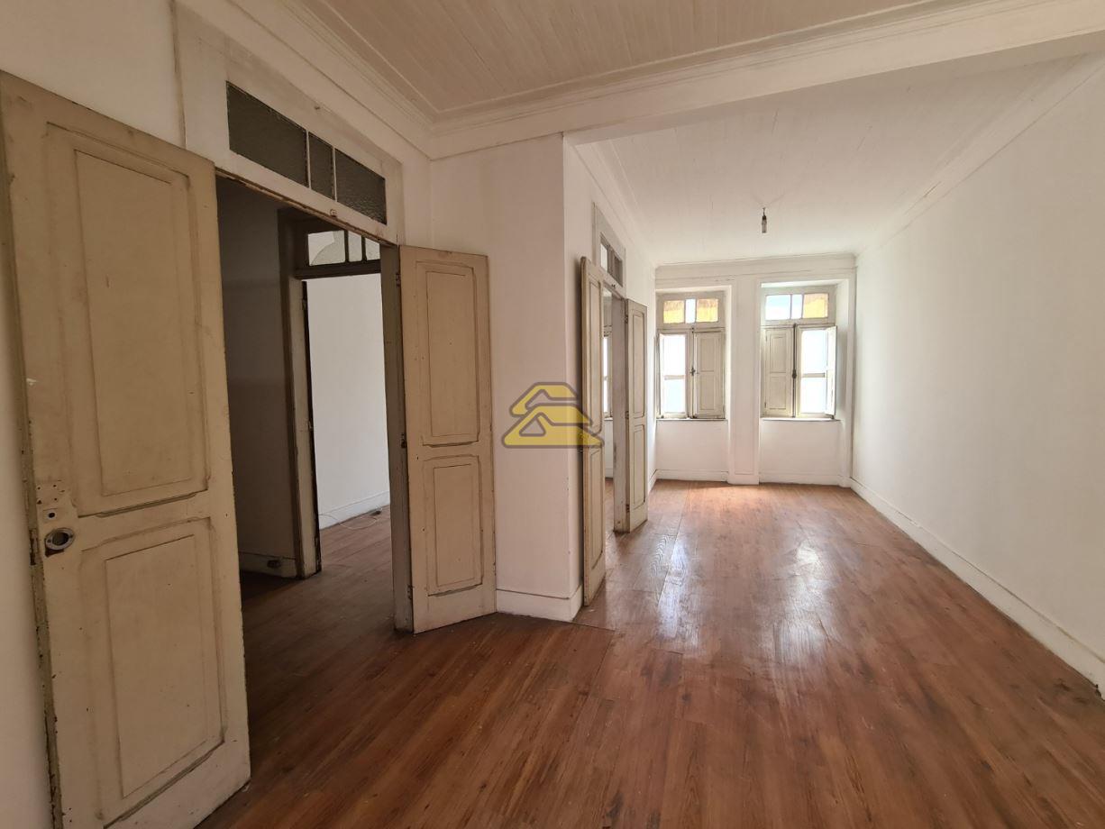 Sobrado à venda com 8 quartos, 603m² - Foto 1