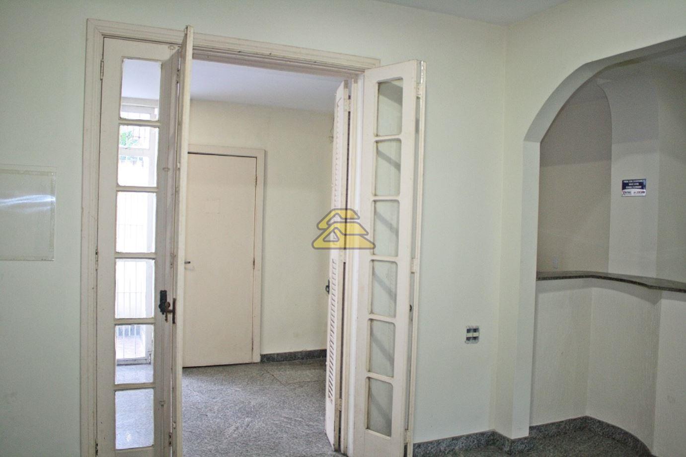 Prédio Inteiro à venda com 10 quartos, 302m² - Foto 2