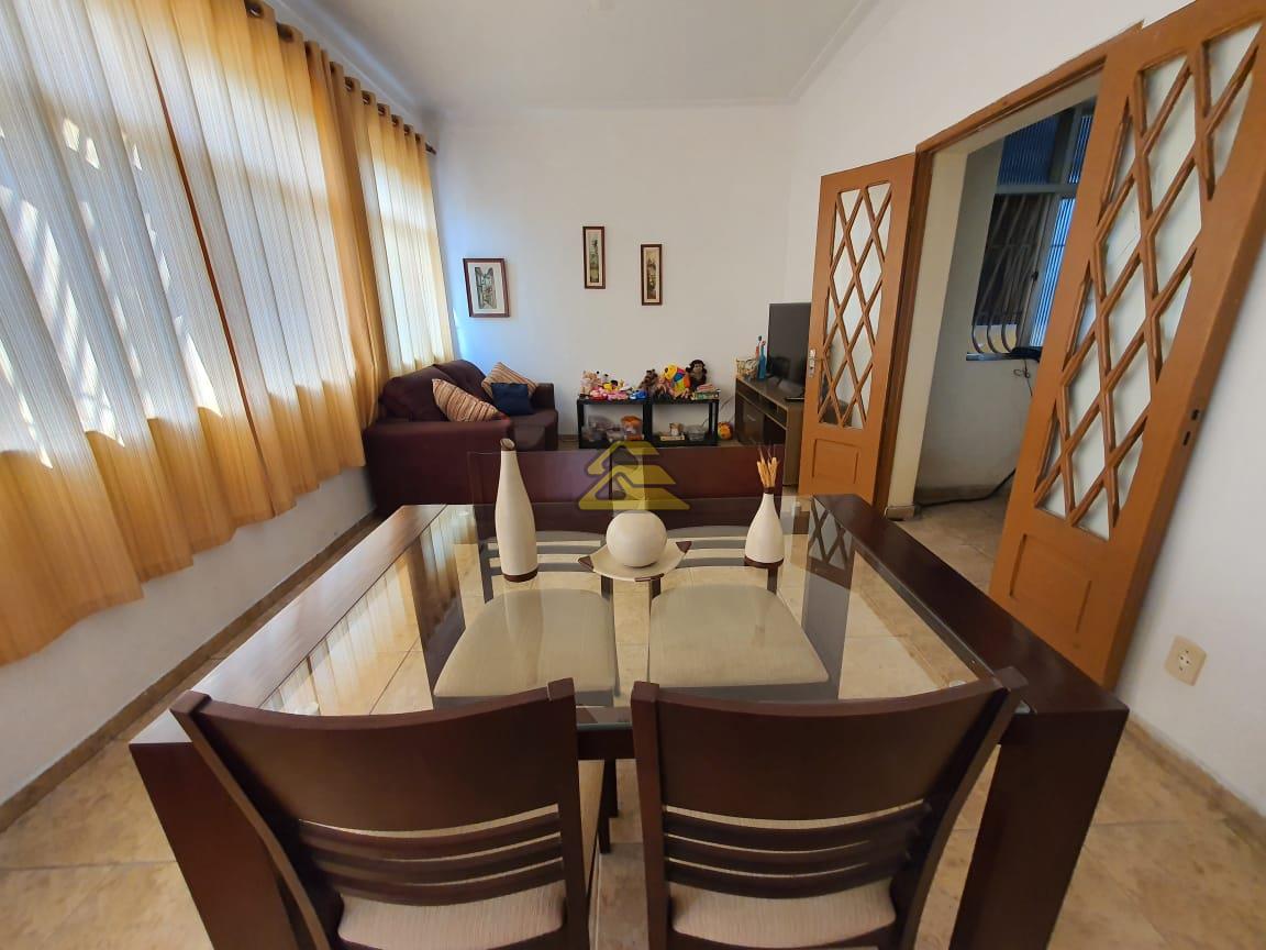 Casa à venda com 6 quartos, 192m² - Foto 1