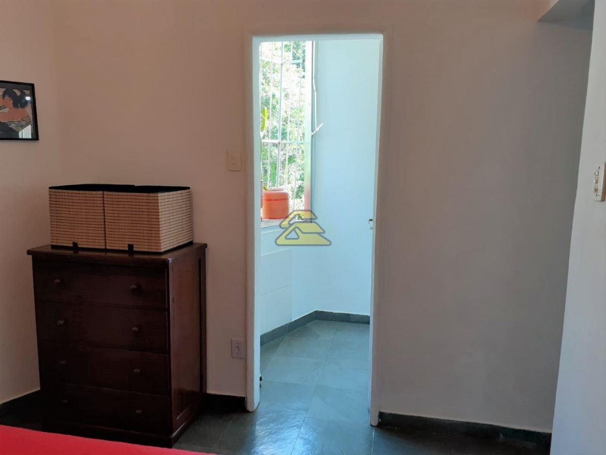 Apartamento à venda com 2 quartos, 64m² - Foto 3