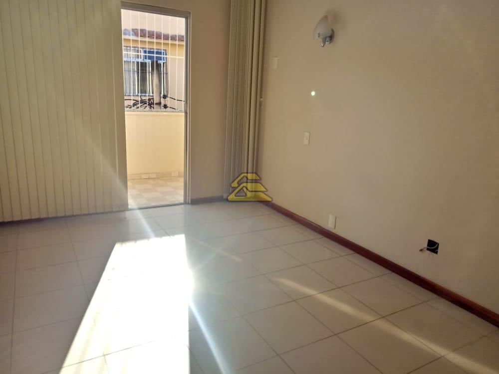 Casa à venda com 5 quartos, 204m² - Foto 3