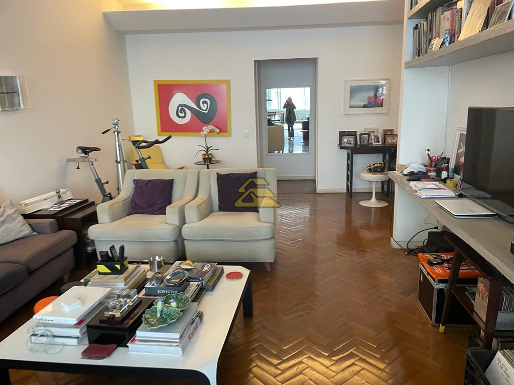 Apartamento à venda com 3 quartos, 180m² - Foto 2