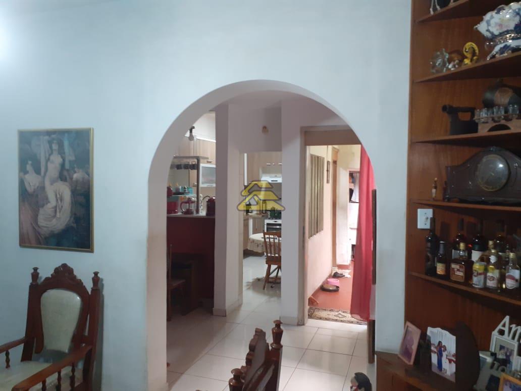 Casa à venda com 8 quartos, 300m² - Foto 2