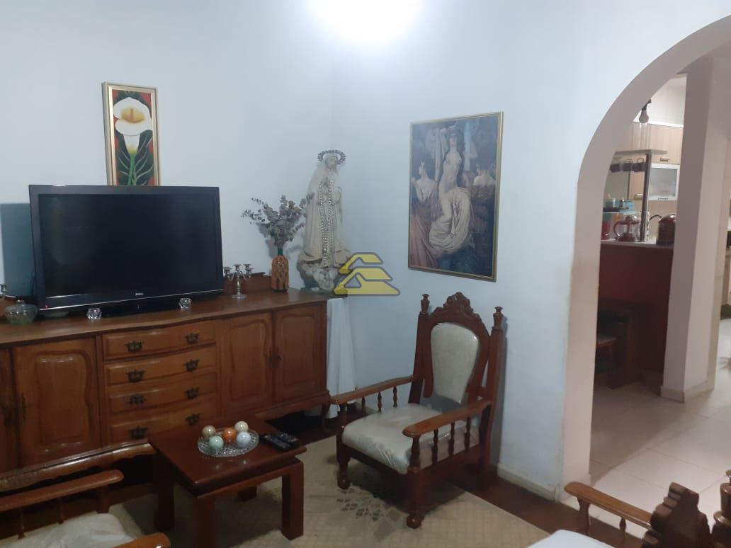 Casa à venda com 8 quartos, 300m² - Foto 3