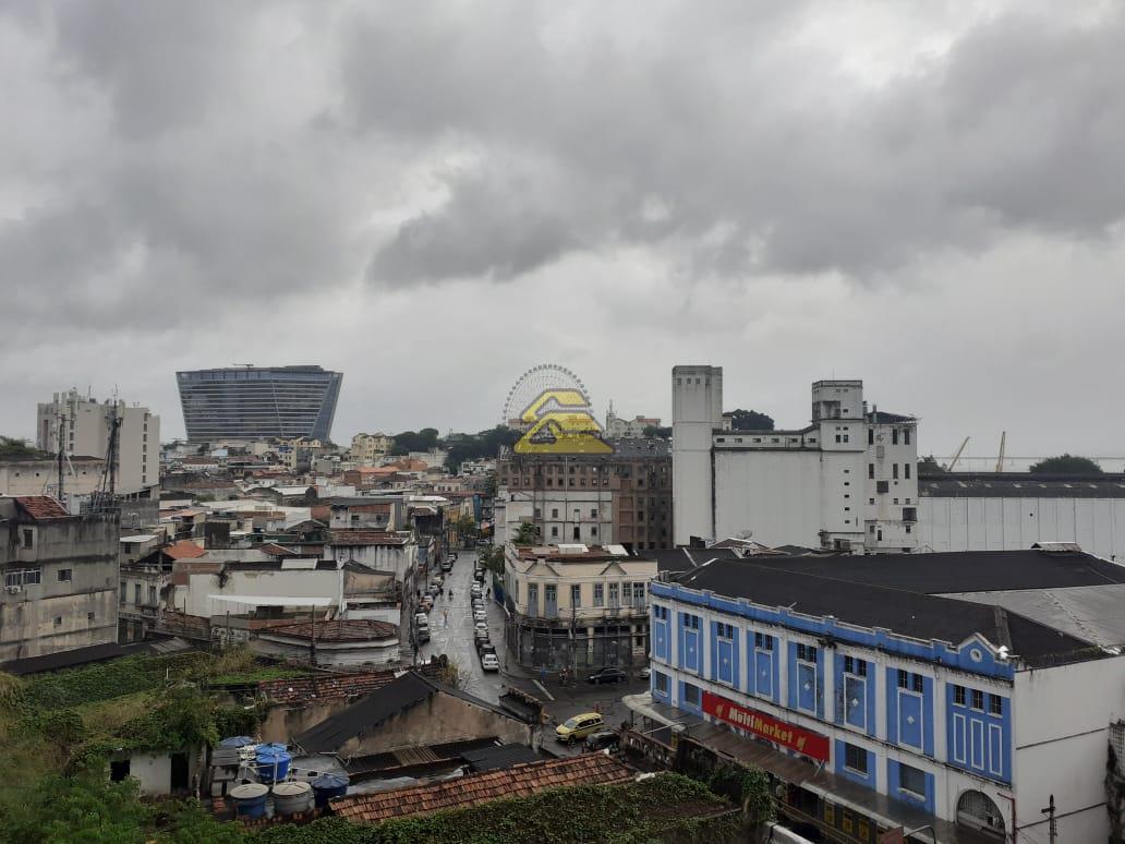 Casa à venda com 8 quartos, 300m² - Foto 1