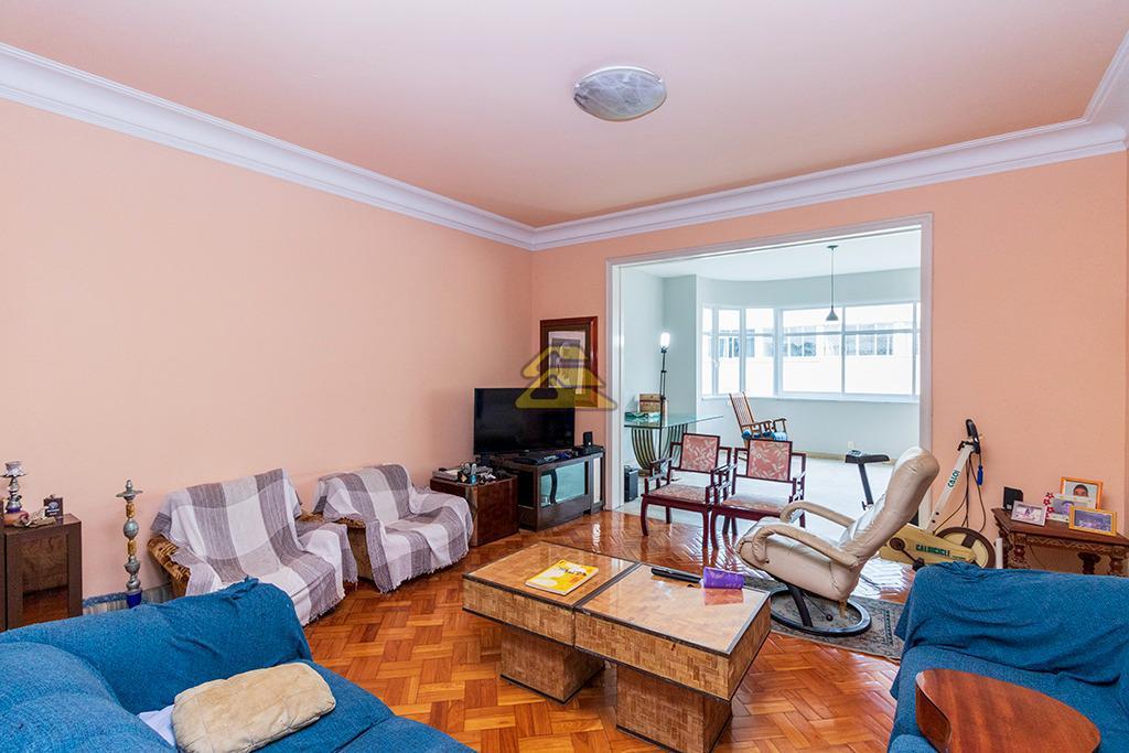 Apartamento à venda com 4 quartos, 300m² - Foto 2