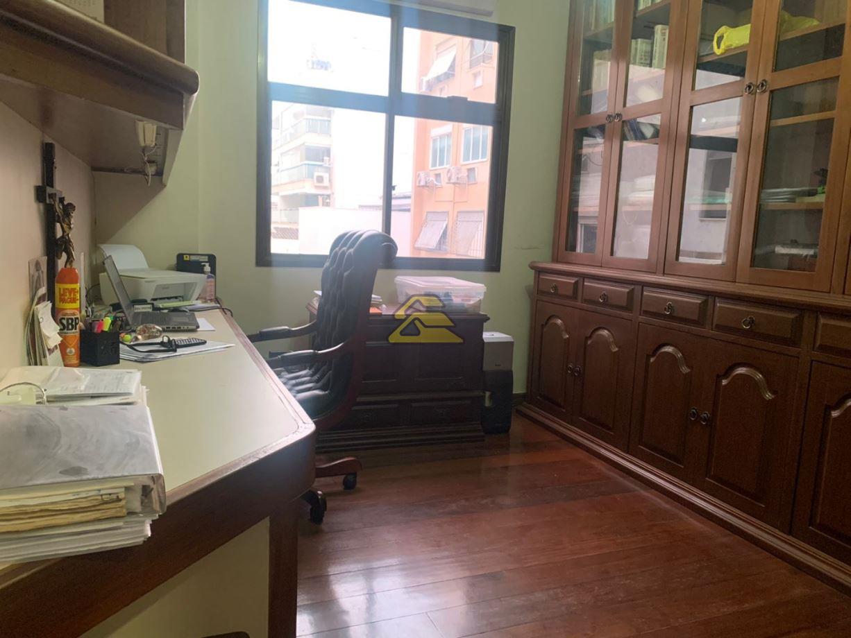 Apartamento à venda com 3 quartos, 203m² - Foto 12