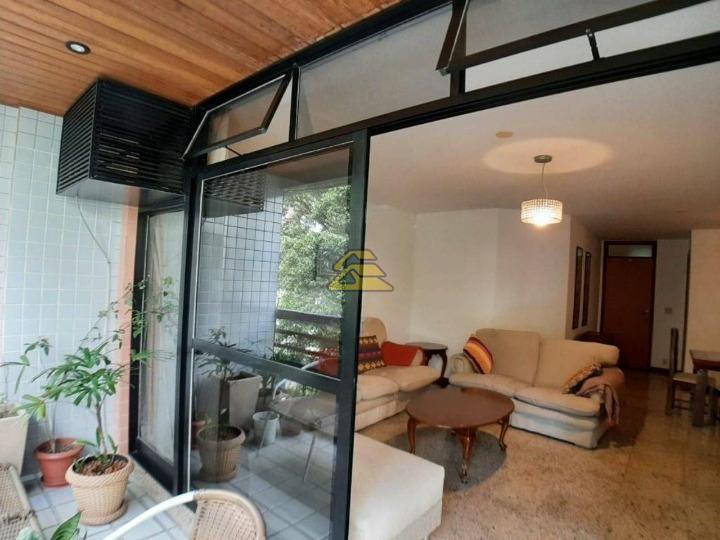 Apartamento à venda com 4 quartos, 162m² - Foto 2