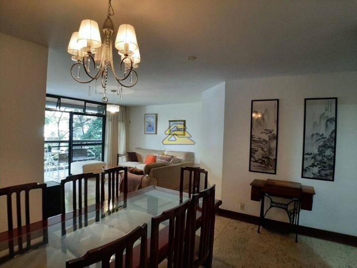 Apartamento à venda com 4 quartos, 162m² - Foto 1