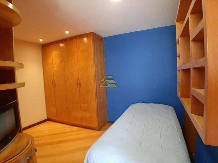 Apartamento à venda com 4 quartos, 162m² - Foto 14