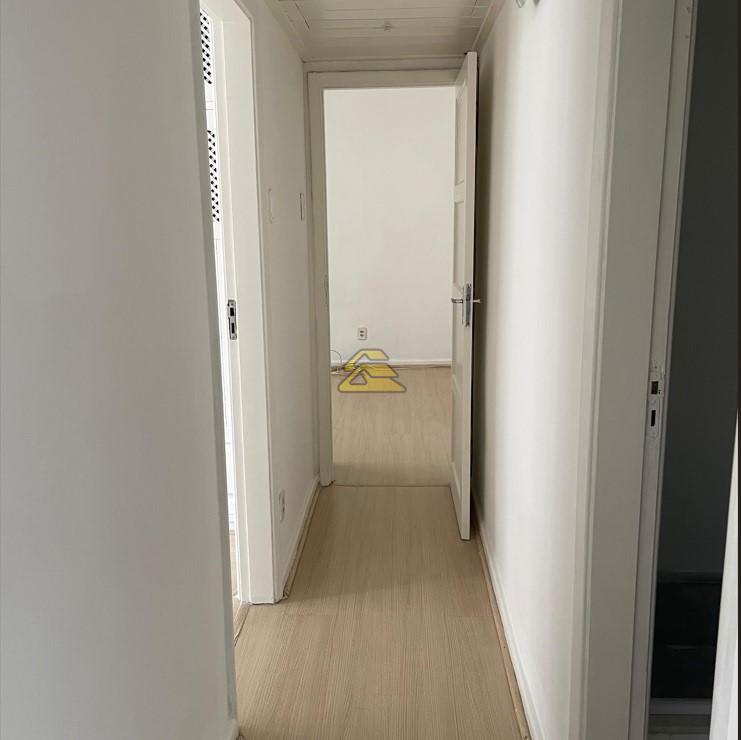 Apartamento à venda com 2 quartos, 70m² - Foto 2