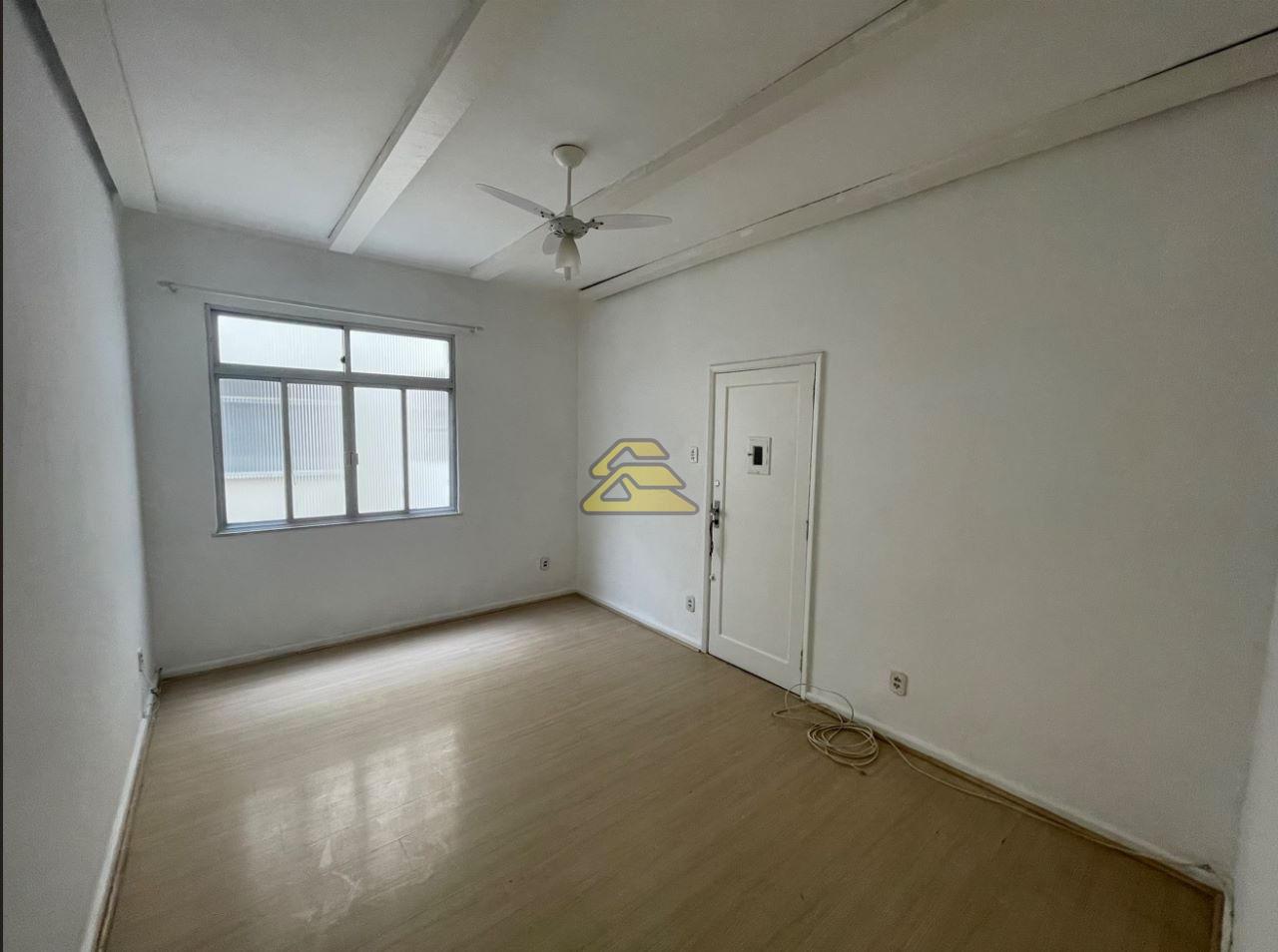 Apartamento à venda com 2 quartos, 70m² - Foto 1