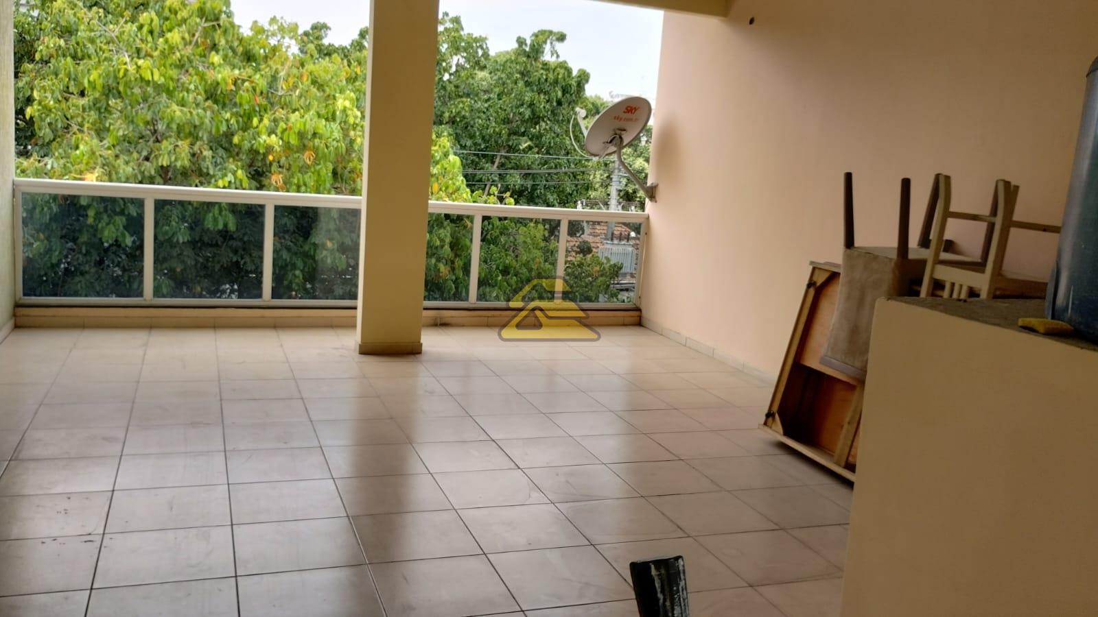 Casa à venda com 3 quartos, 239m² - Foto 25