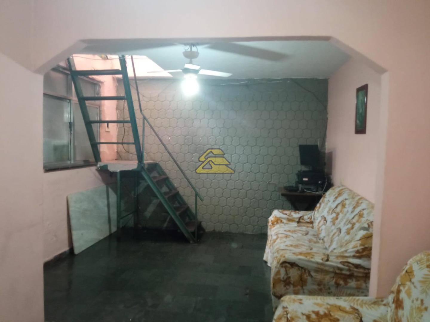 Casa à venda com 3 quartos, 120m² - Foto 1