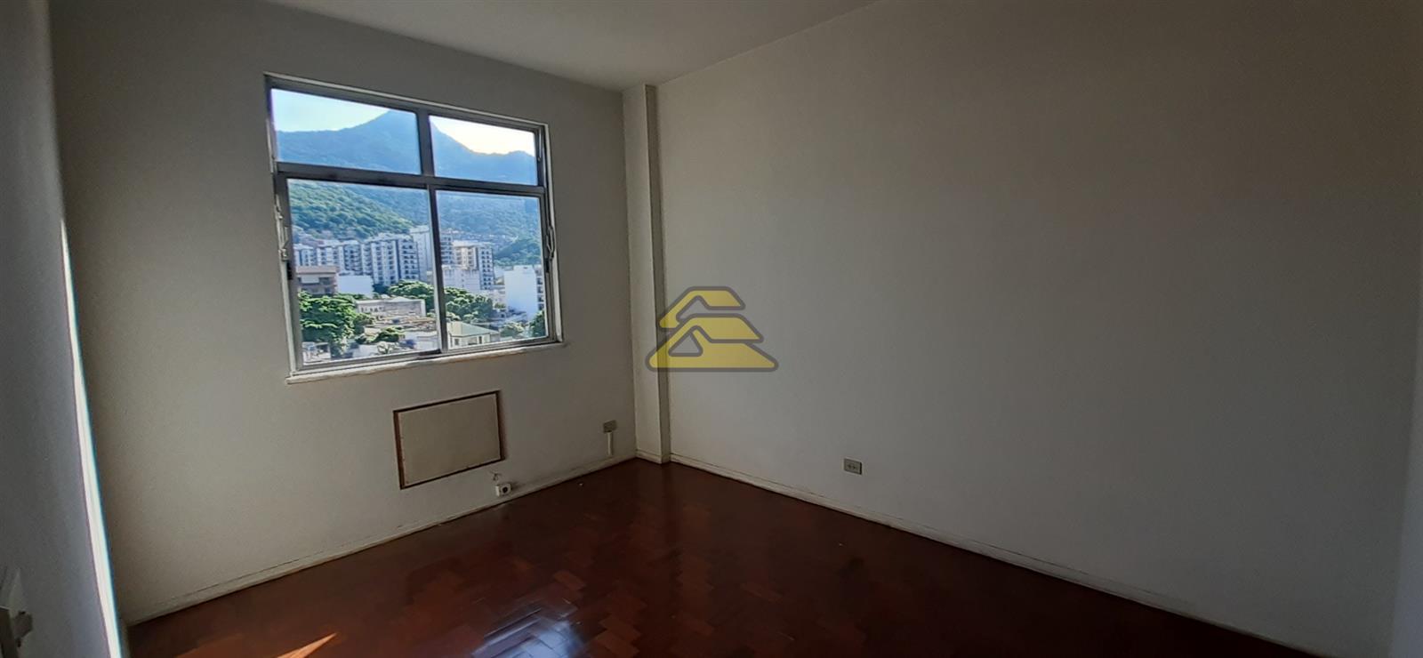 Apartamento à venda com 2 quartos, 80m² - Foto 4